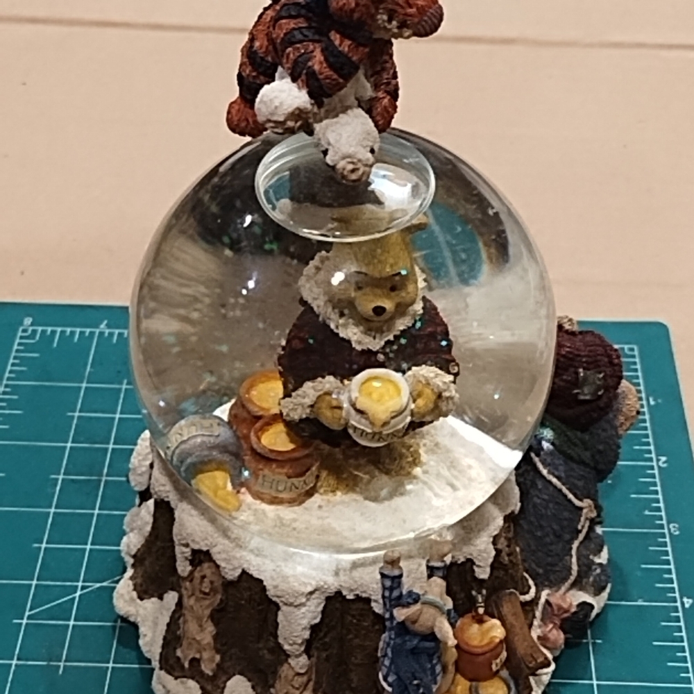 Winnie the Pooh Snow Globe Disney Boyds Collectible 100 Acre Woods Like New - Picture 10 of 10
